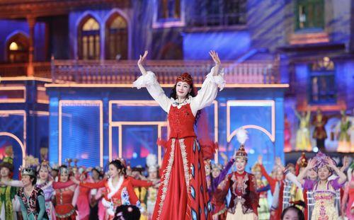 新疆人住宫殿娱乐吃瓜