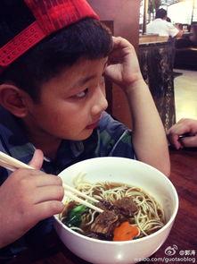 娱乐吃瓜酱石头,石头背后的故事与魅力揭秘